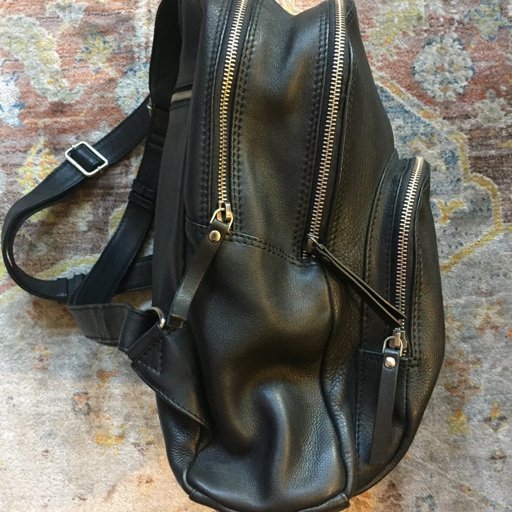 ❗️SOLD❗️Markberg Denmark Minimalist Black Leather Backpack - Picture 5 of 10